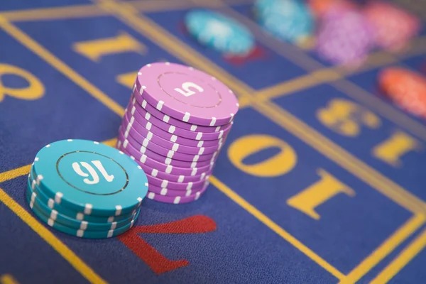 stmtoto live-dealer blackjack table during evening hours with multiple players
